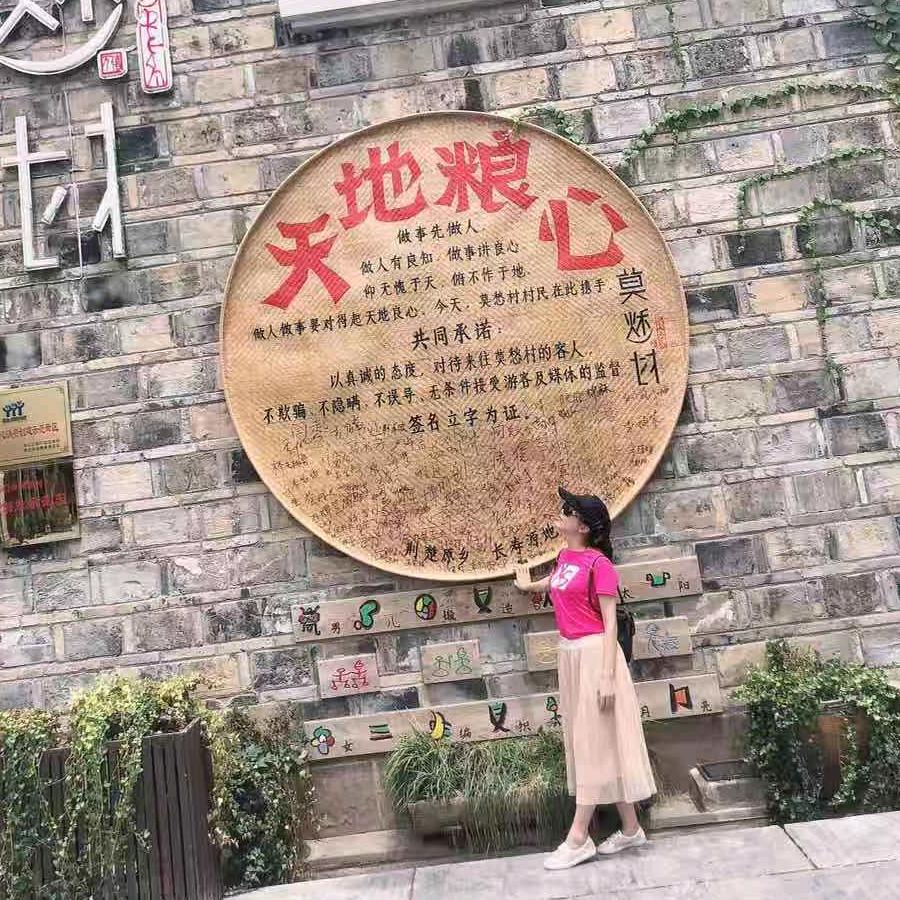 梓琳小姐