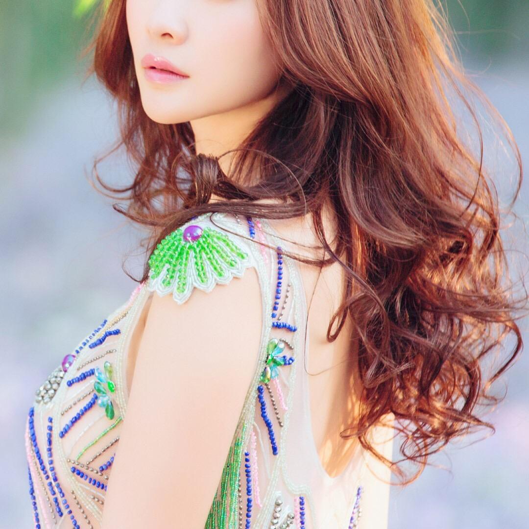 红艳服饰
