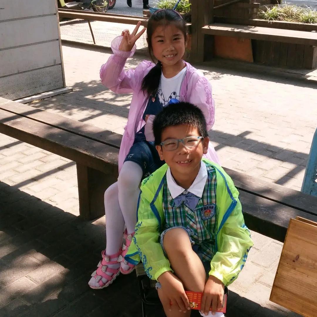 佳，雯