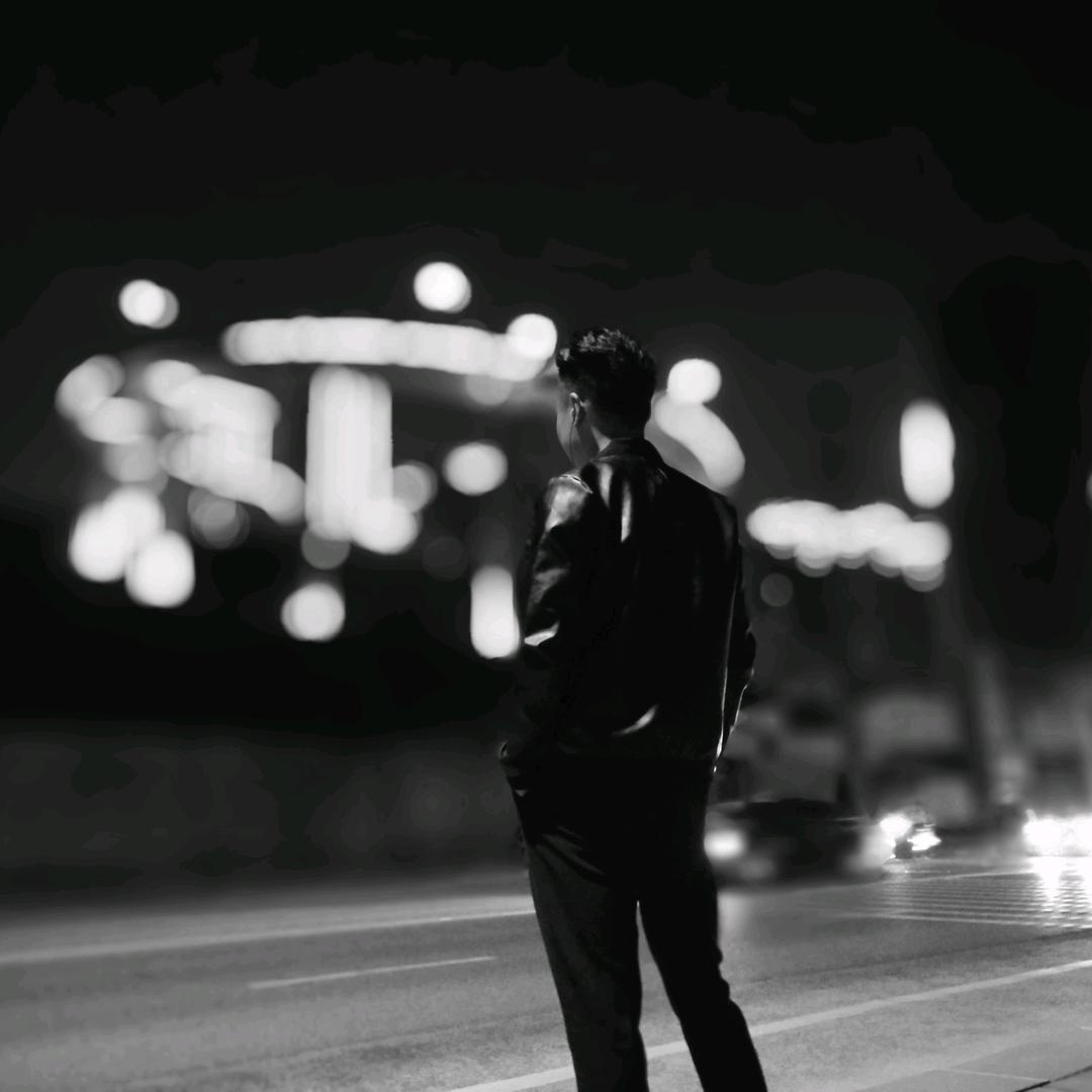 雨中的石头