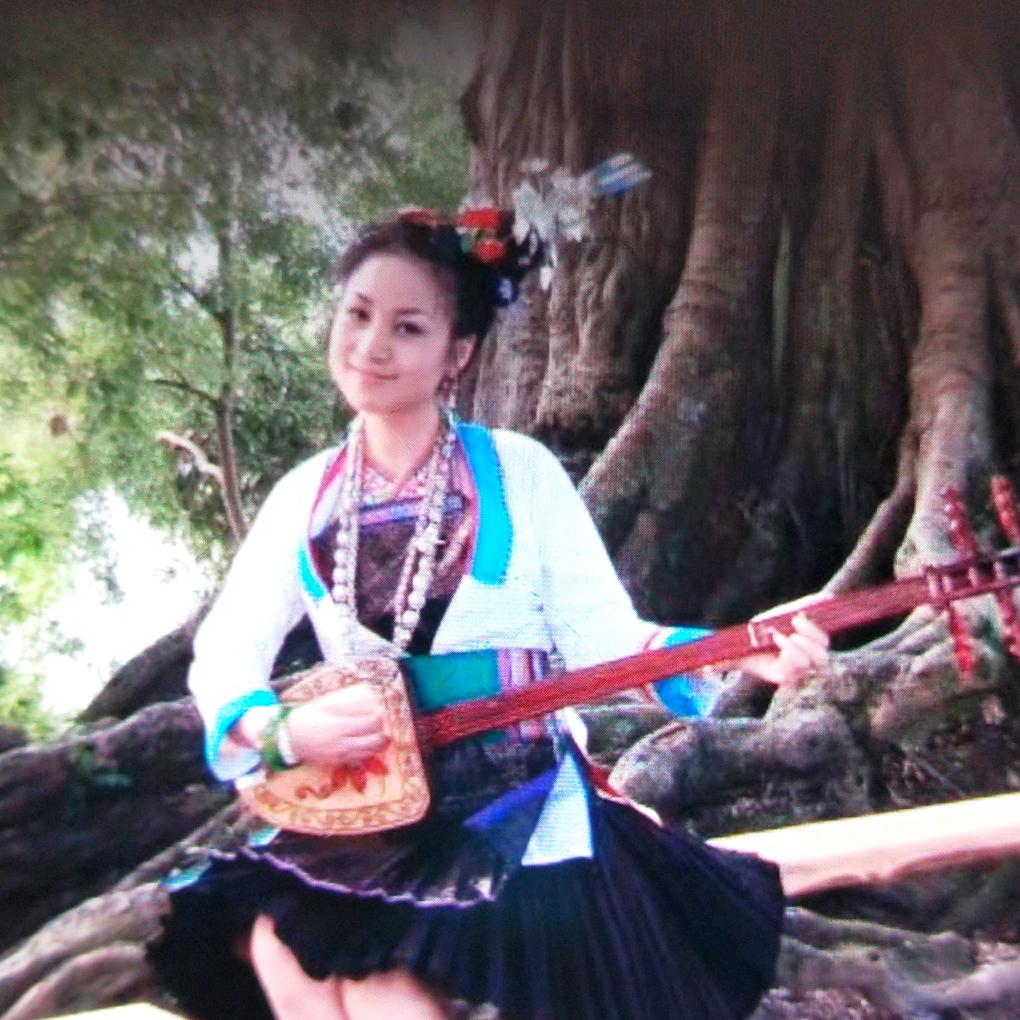 引引名族服装店