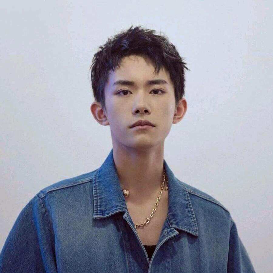 假装是栋
