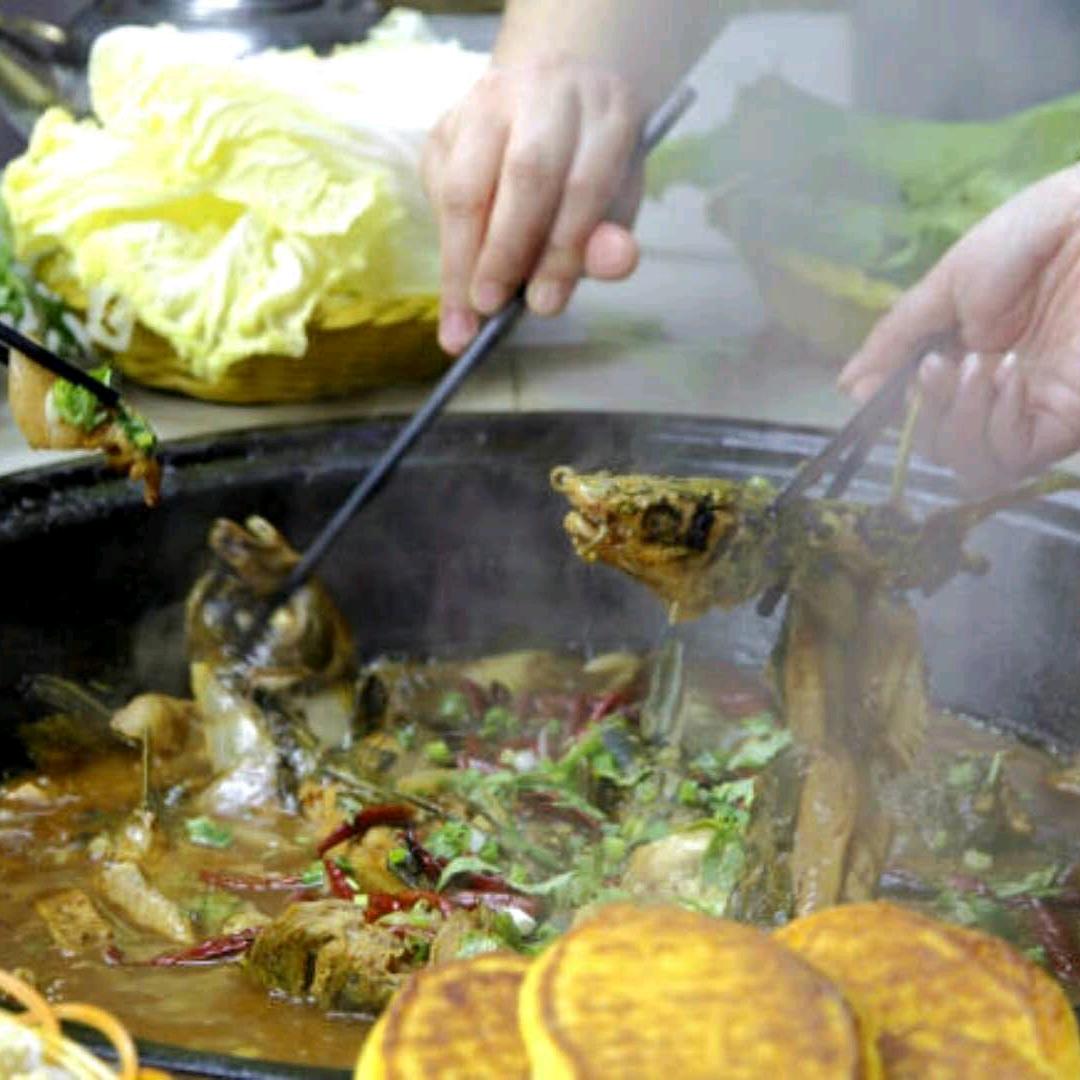 若水苑长城下的铁锅炖•（炒锅现做）