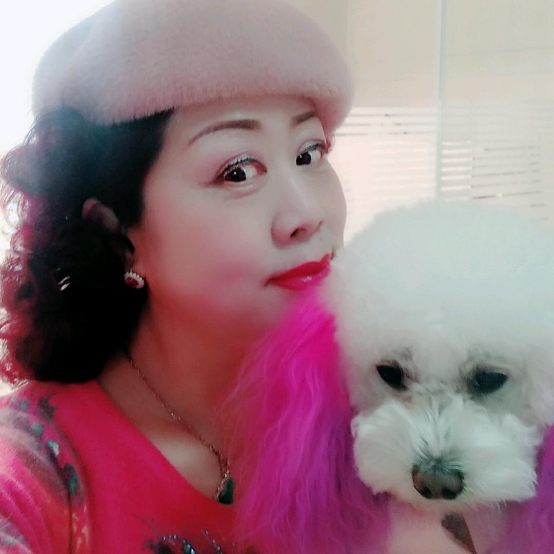 贵夫人精品服装店。专营中高档时装。