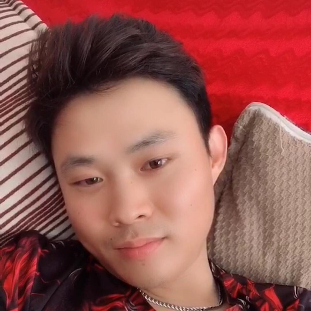 咿呀艺瑶