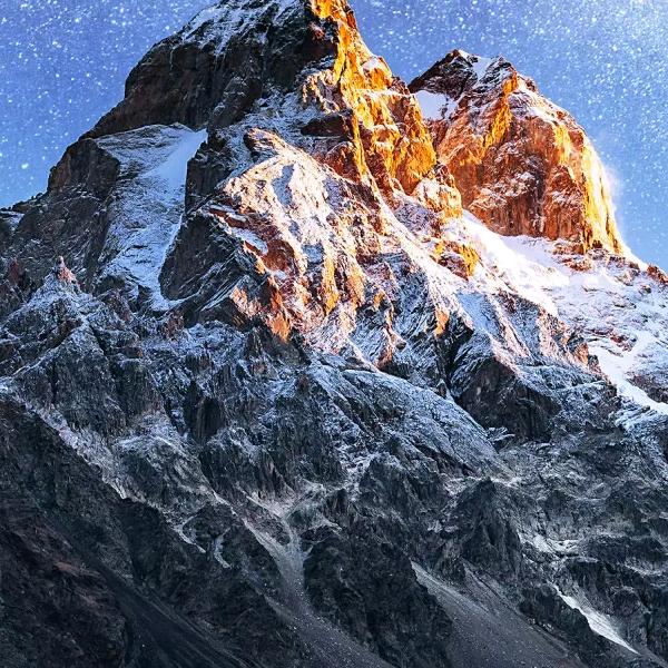 喝着啤酒唱情歌