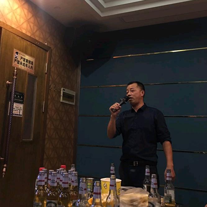 余哥打枪套圈摆摊大叔