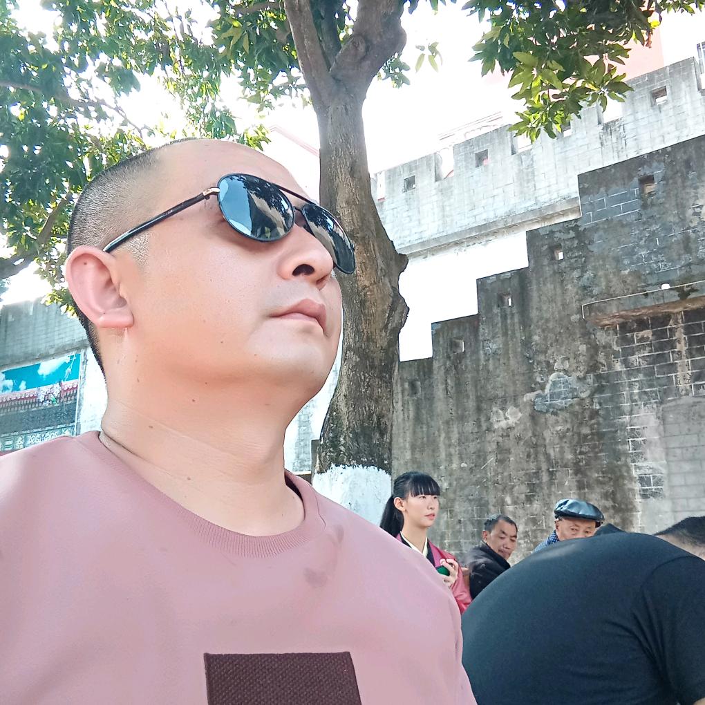 七彩云南柴火鸡