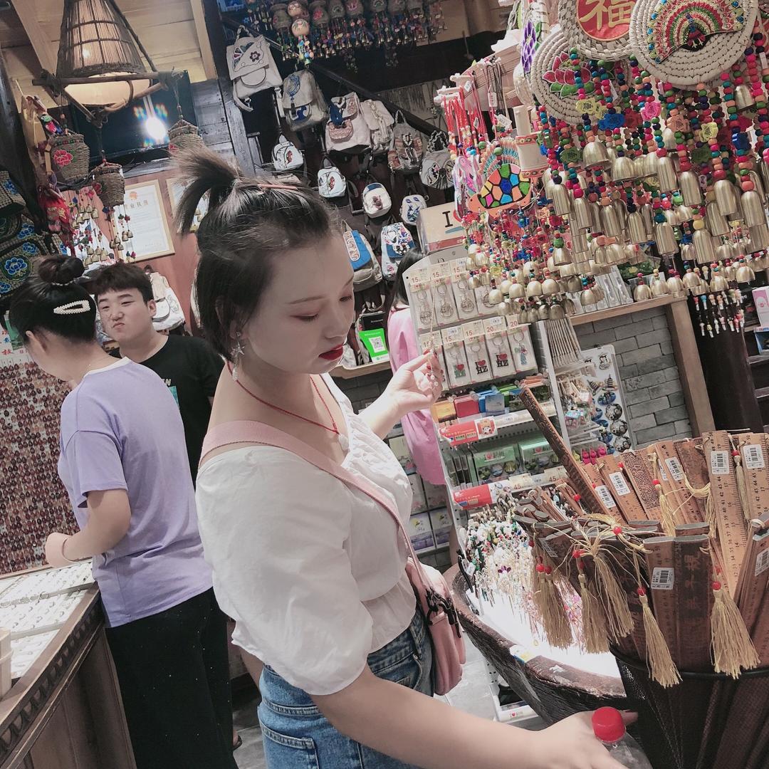 家欢，家政（家有11只猫的顾主）