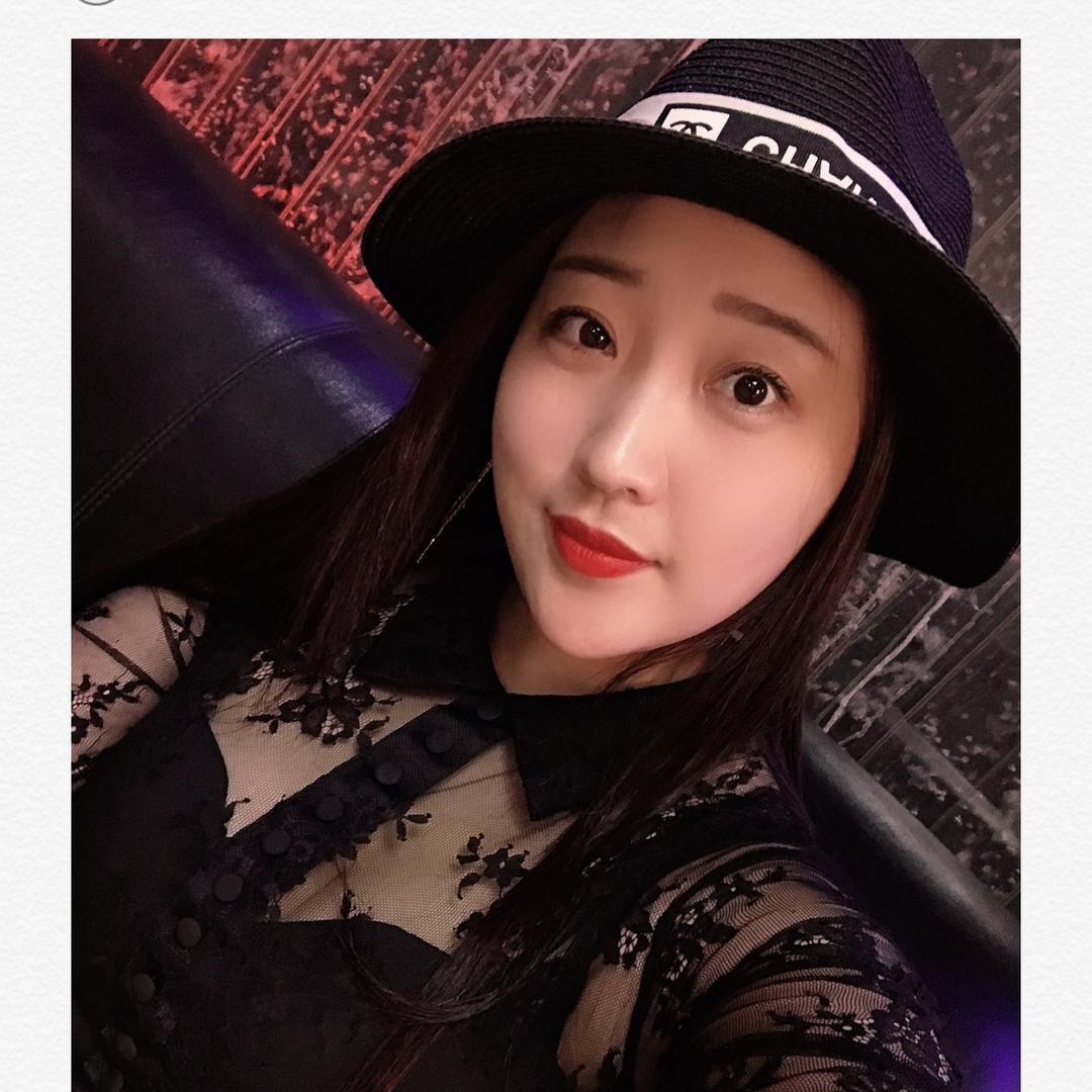 杨了二正