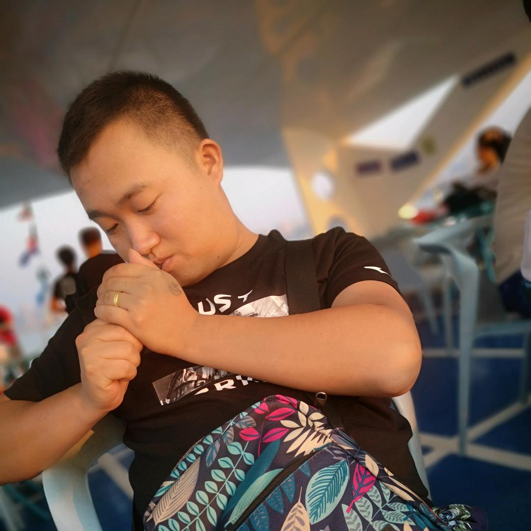 九一年的油腻大叔