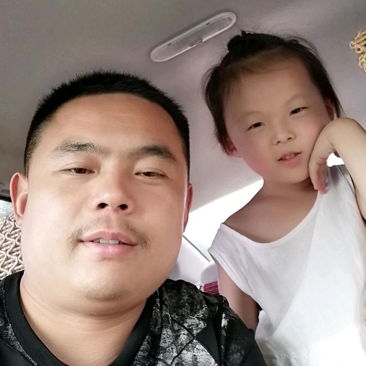 开着宝马跑高速