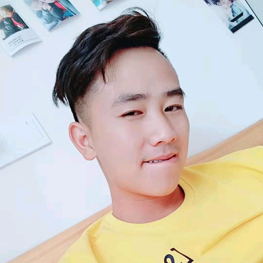 穷跑车的小伙