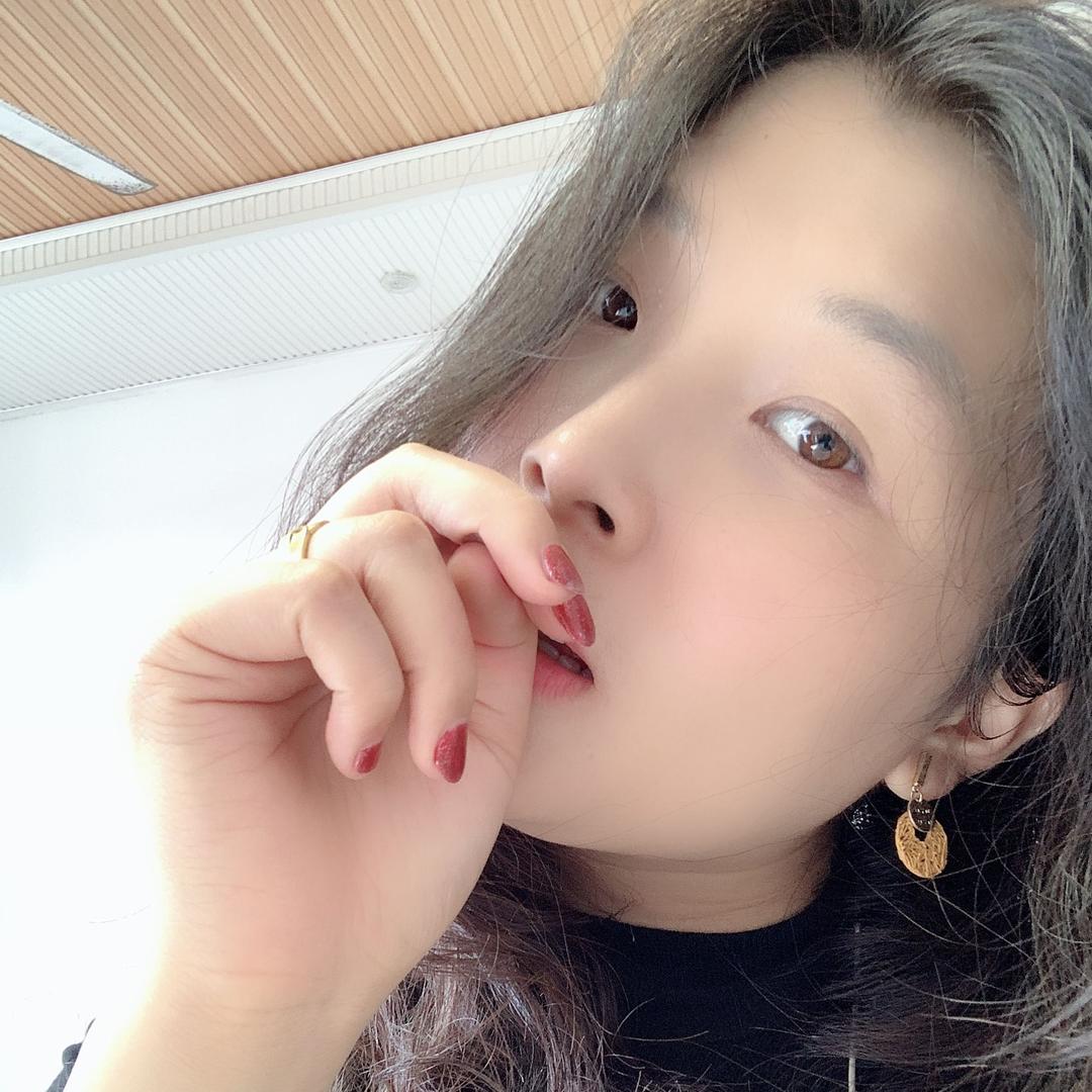 是 张柒柒   啊