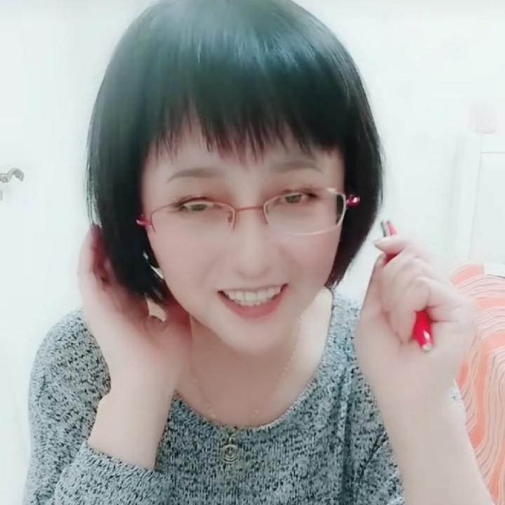 爱玲学书