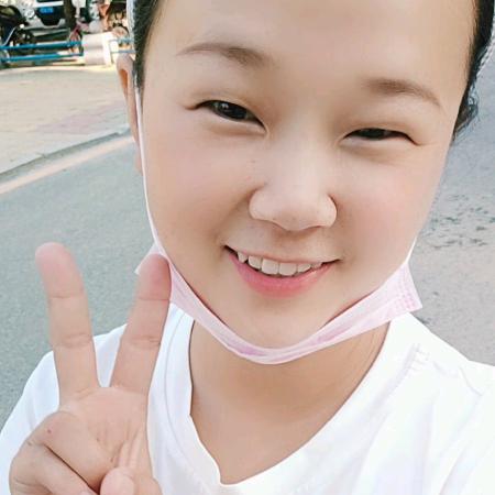 小眼睛的姑娘