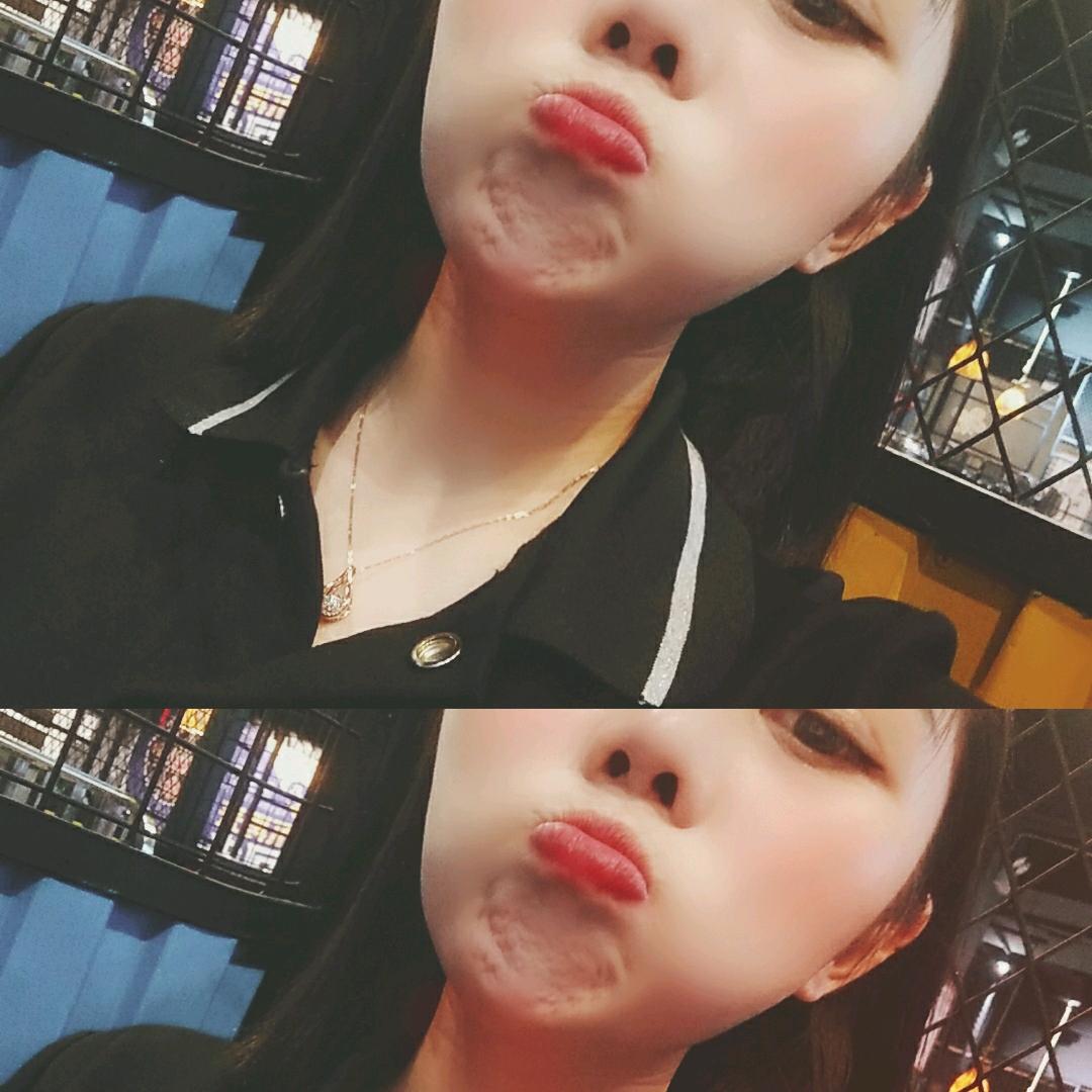 申  不  由  己