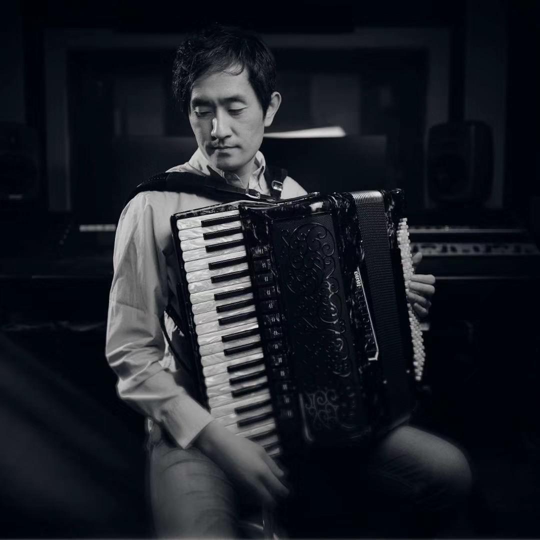 仲凯手风琴
