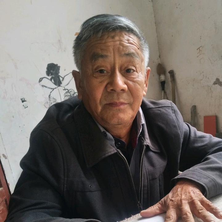李名佳
