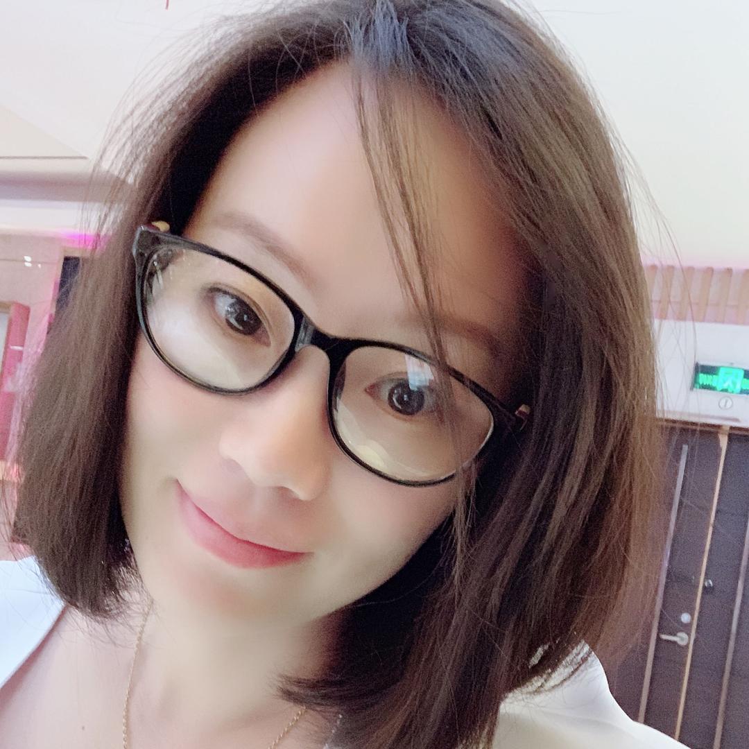 莉莉LiLi