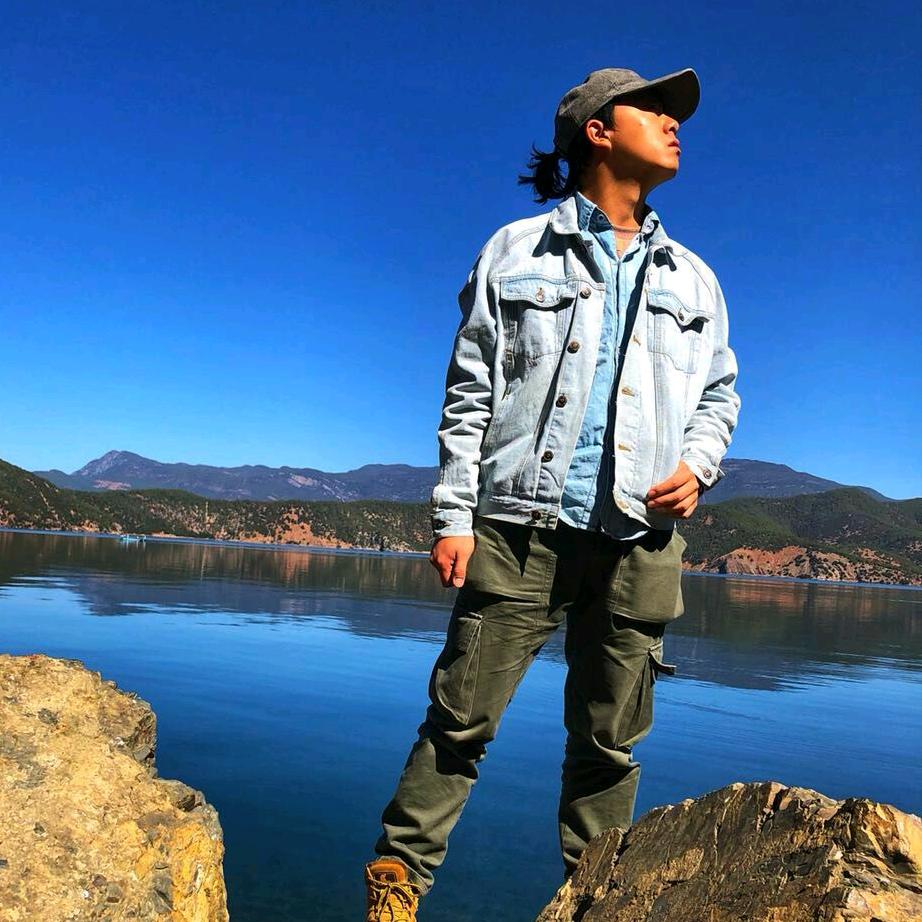 爱旅行的小短袖