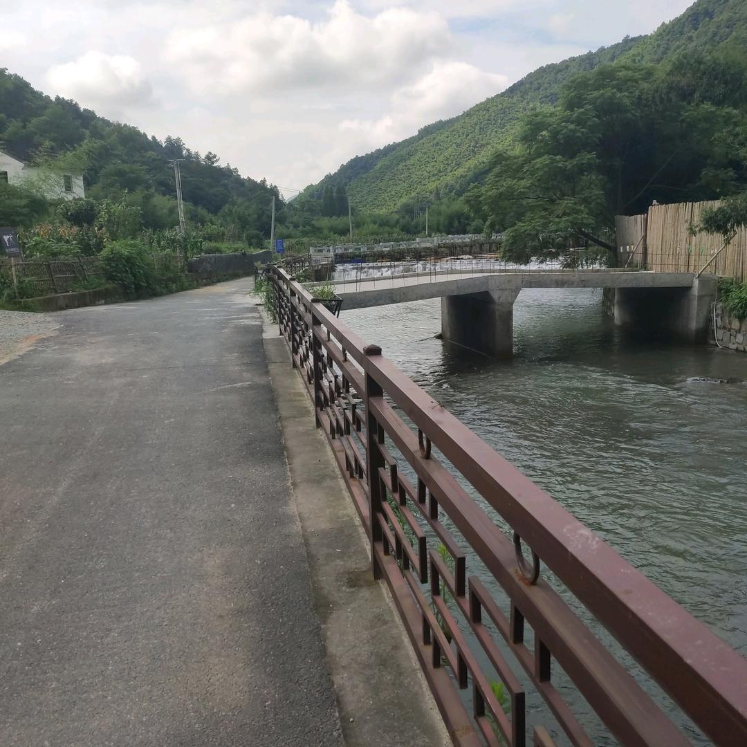 七零后巜罗氏家族》