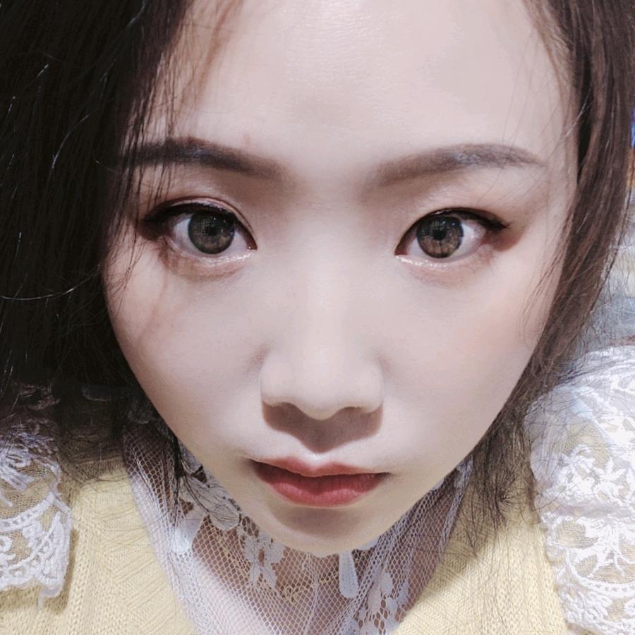 (˃ ⌑ ˂ഃ )静静(˃ ⌑ ˂ഃ )