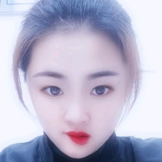 服务员上菜