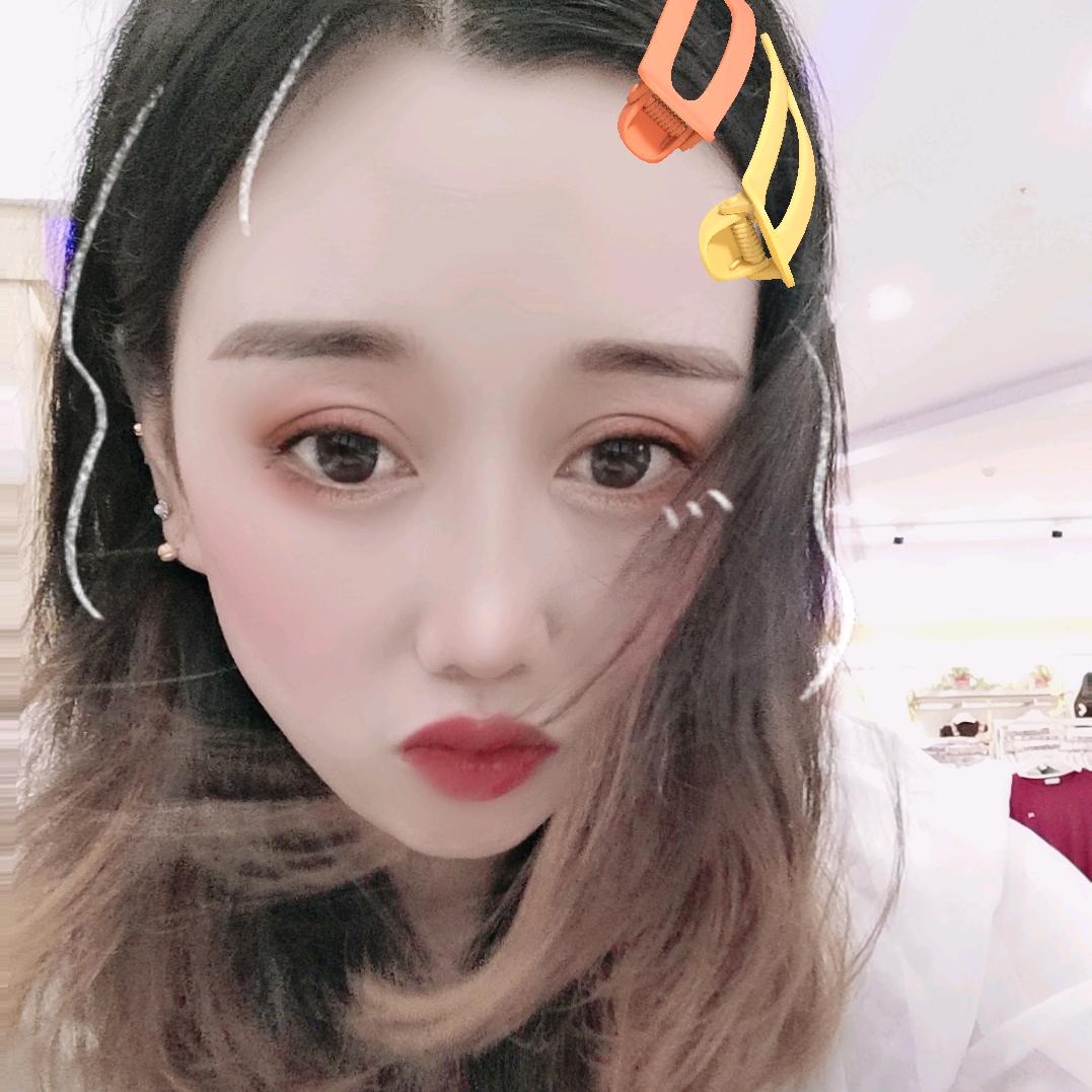 @南京市江宁区中润华购超市二楼鞋服区