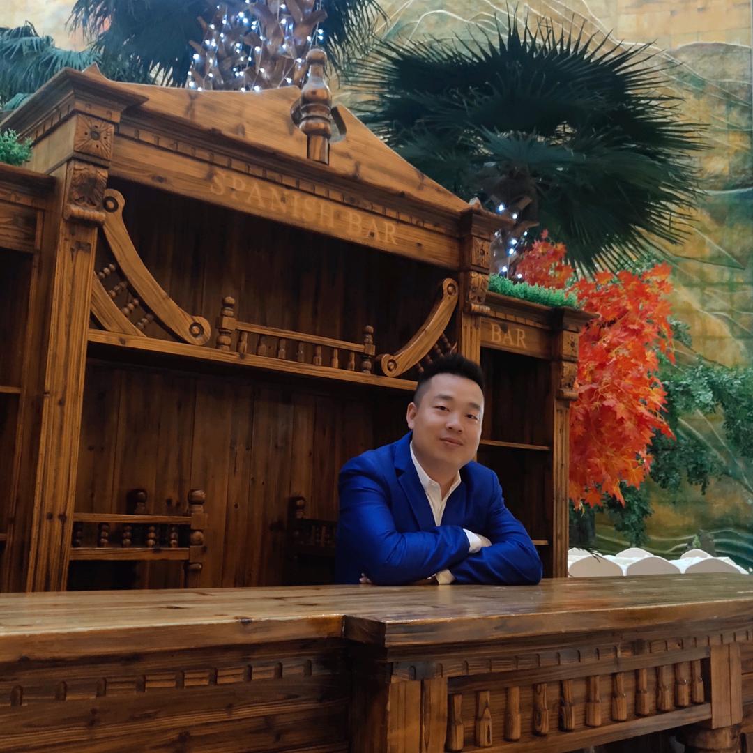 吴国豪，灯饰批发