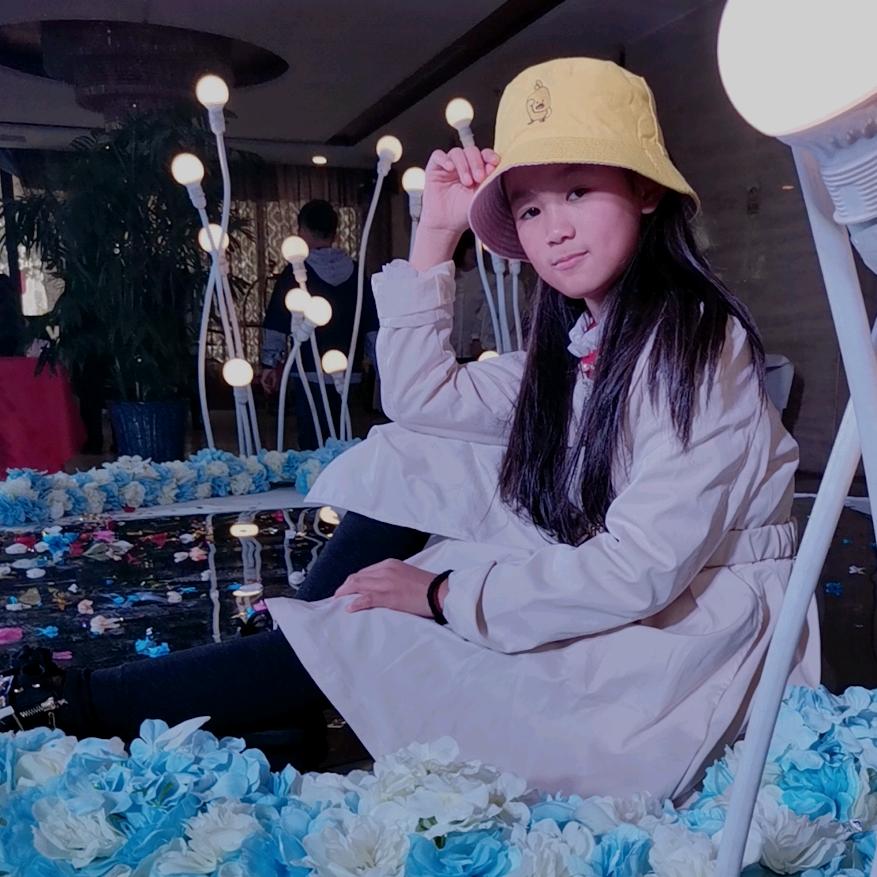 迷上抖音的小芳