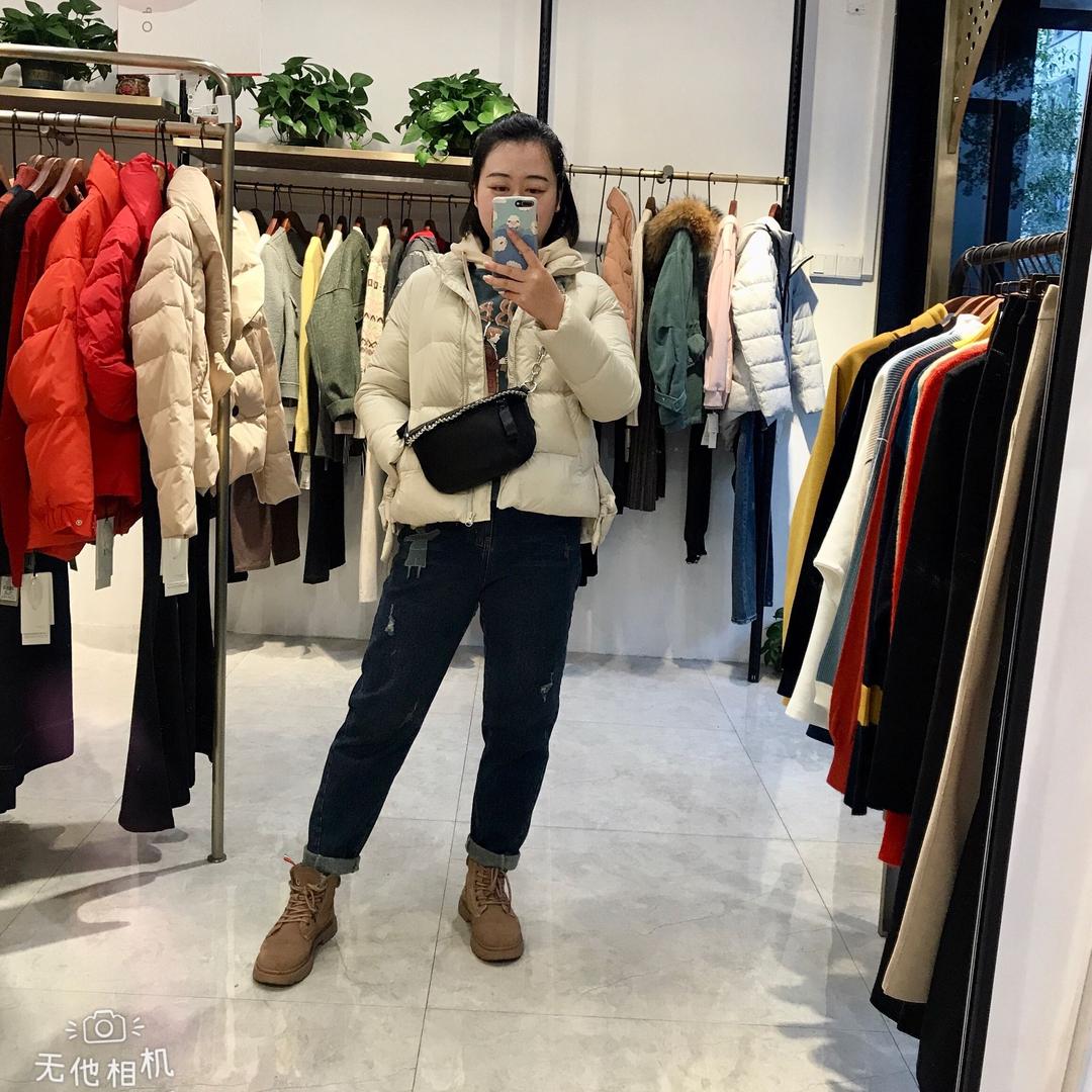 龙胜语悟服装店
