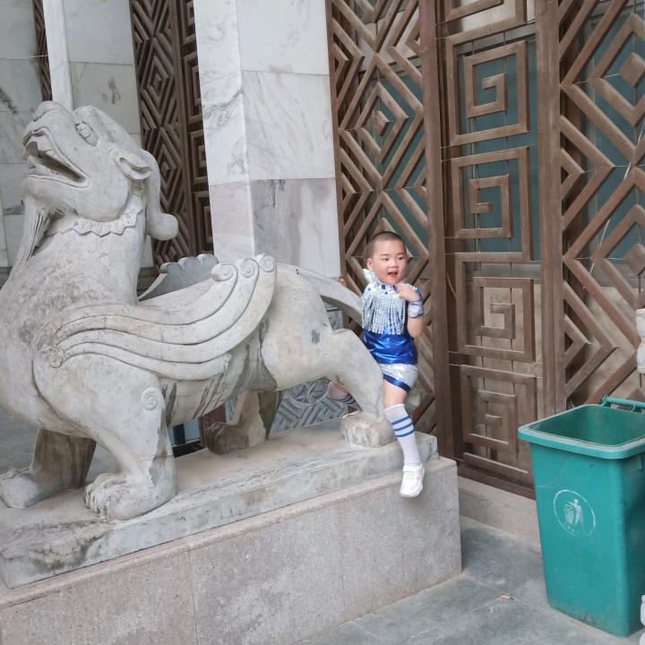 张斌