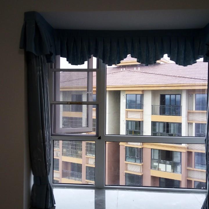 新津安装窗帘。批发轨道及维修。陈师