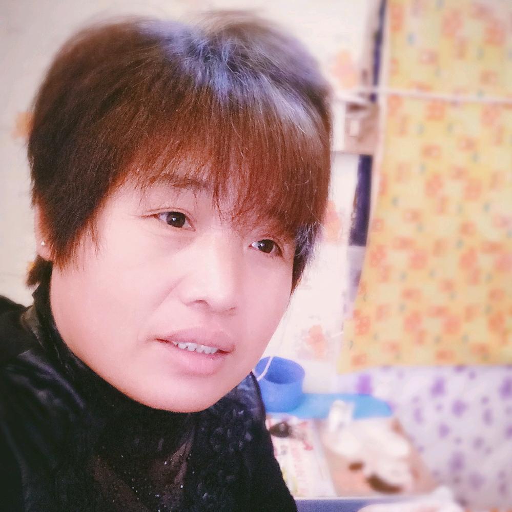 张小红  开店刘河一间鞋店