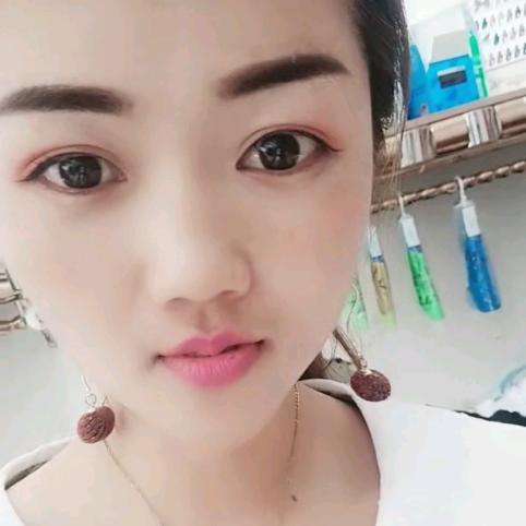 台头芳芳服装美甲美睫纹绣店