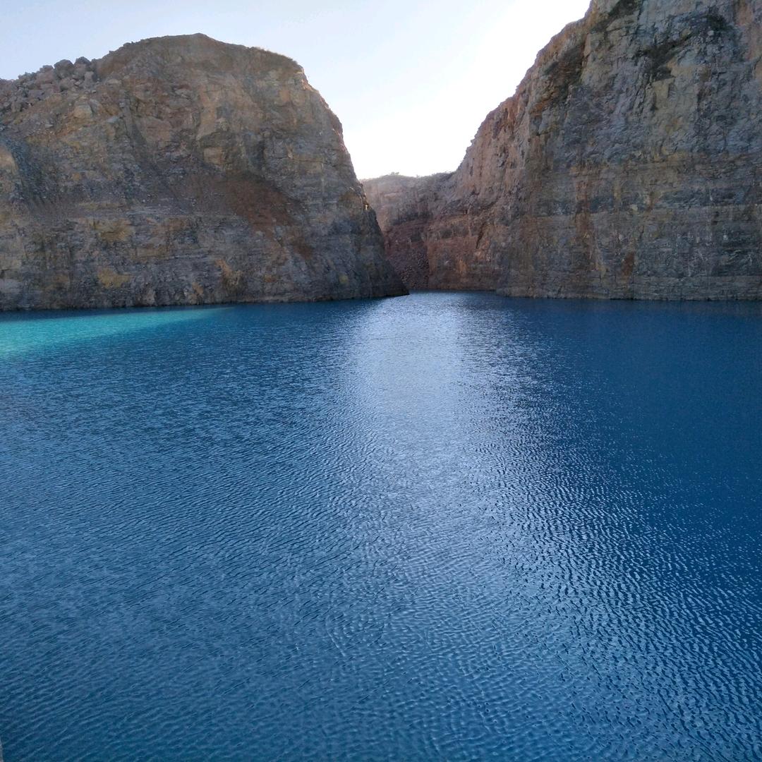 专业加工铝门窗，封阳台，钢结构kr