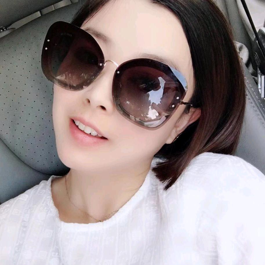 海门钻石琴琴服装店