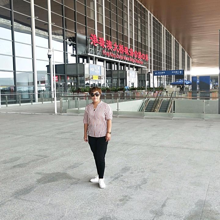 低调