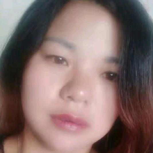 脸带笑容心在累