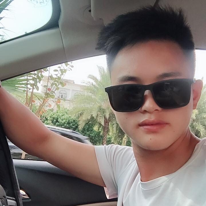 贵州铜仁德江县，隧道施工，挂防水板的