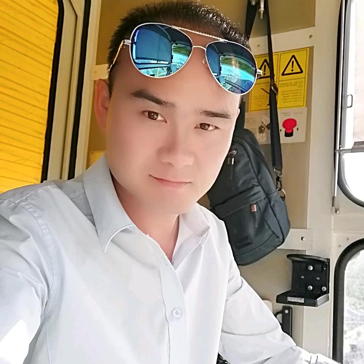 湖北强哥[捂脸]᭄
