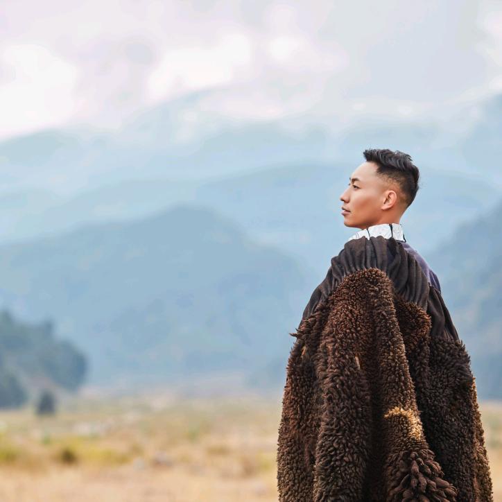 身披羊皮的男人