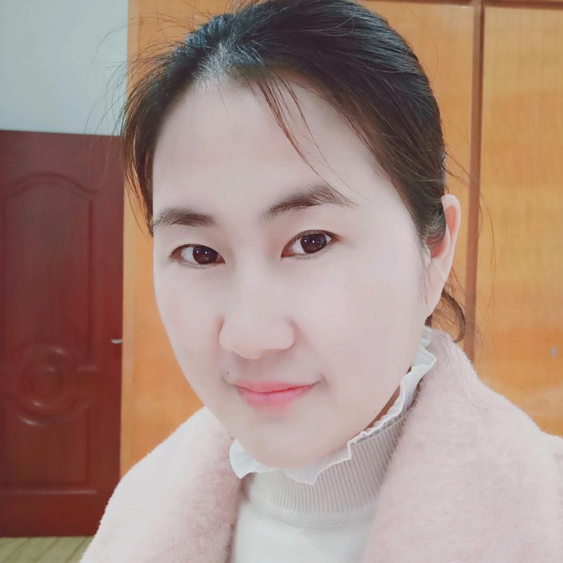 微笑的侧脸