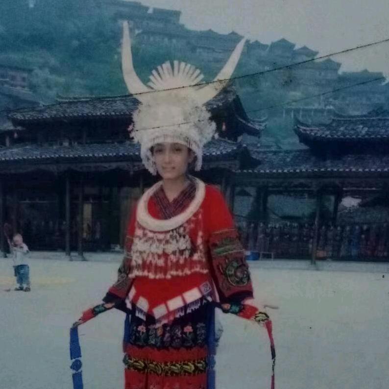 掌布布依族三妹
