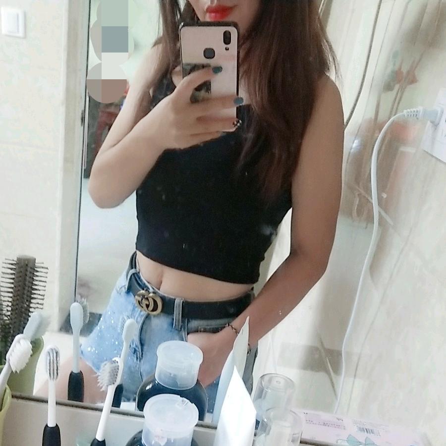 ╭(╯微微╰)╮