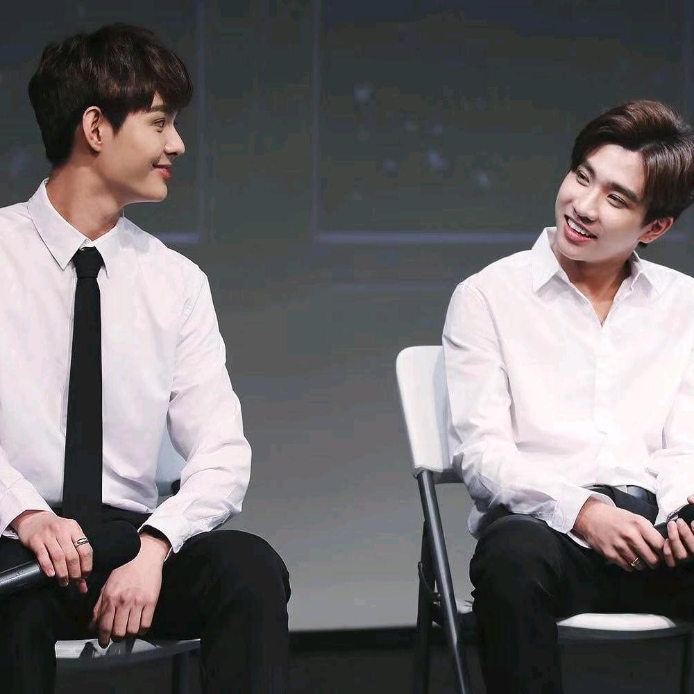 🍓乖乖发呆的D。