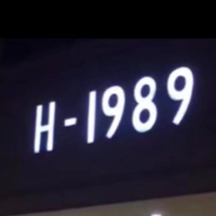 890919