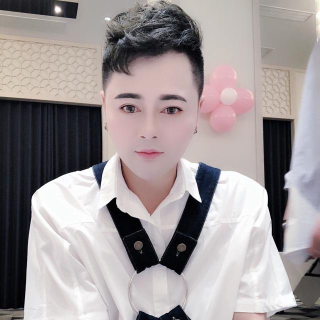 海里的三根木头