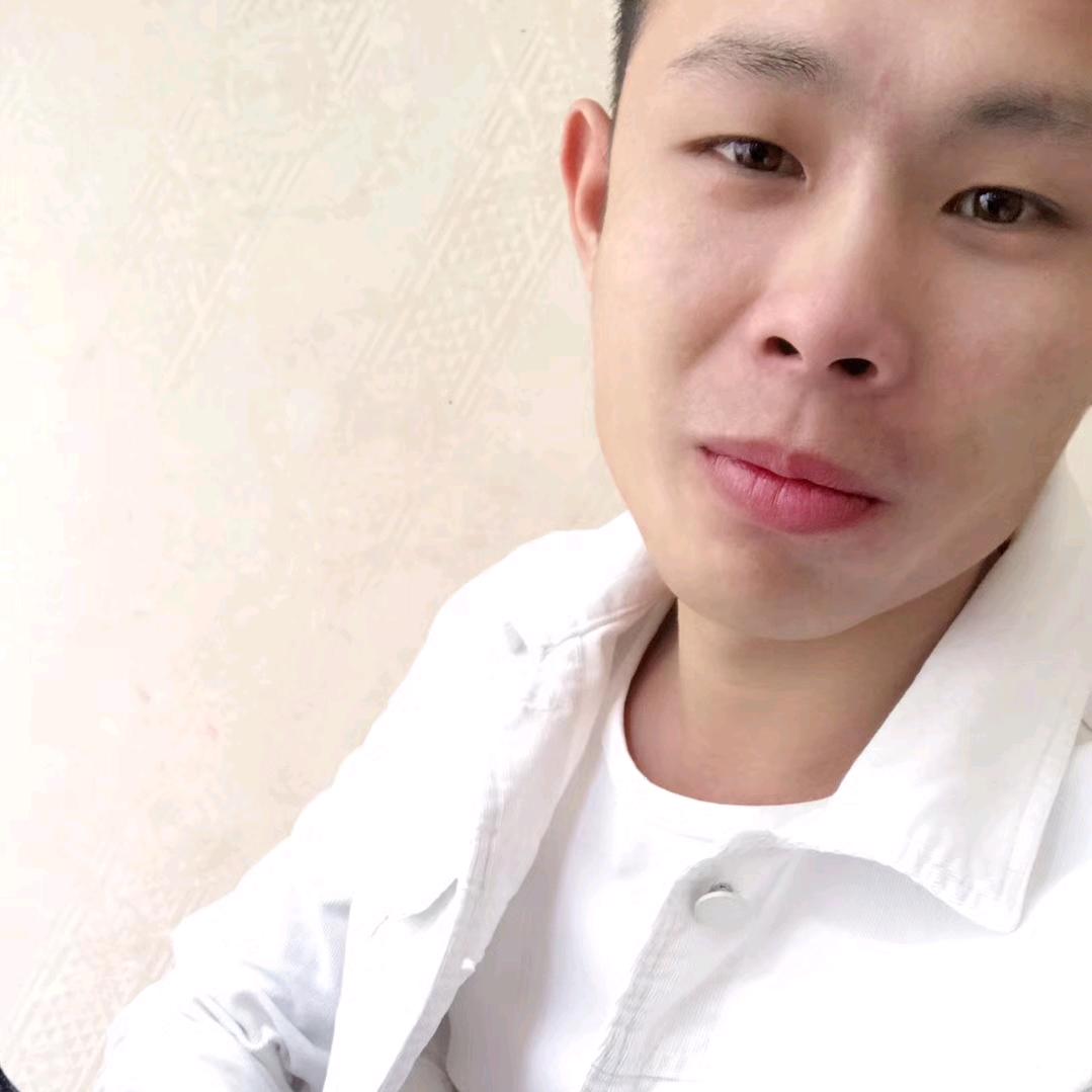 躲在厕所拿蛆玩